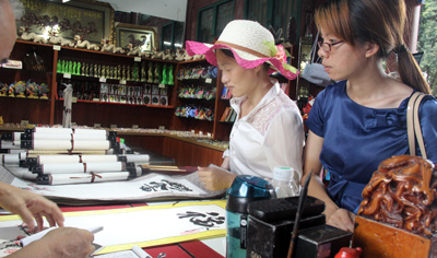 草莓视频污片家具夏日游