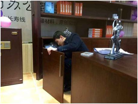 刘总亲身调教文件柜门 刘总亲身调教文件柜门