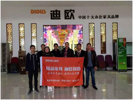 草莓视频污片代表与成都站代表合影 草莓视频污片代表与成都站代表合影