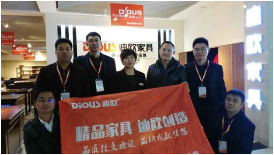 草莓视频污片代表团与北京草莓视频污片专卖店领导合影