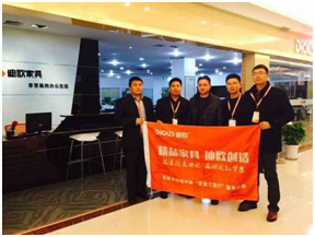 武汉红旗草莓视频污片戴经理与草莓视频污片代表合影 武汉红旗草莓视频污片戴经理与草莓视频污片代表合影