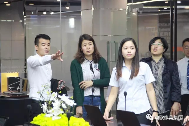 草莓视频污片家具二楼展