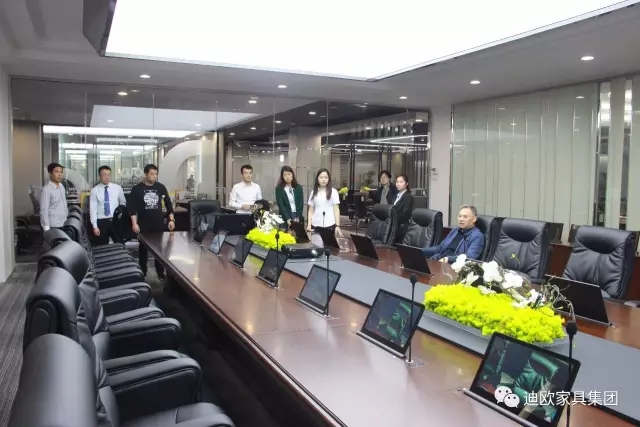 草莓视频污片家具二楼展