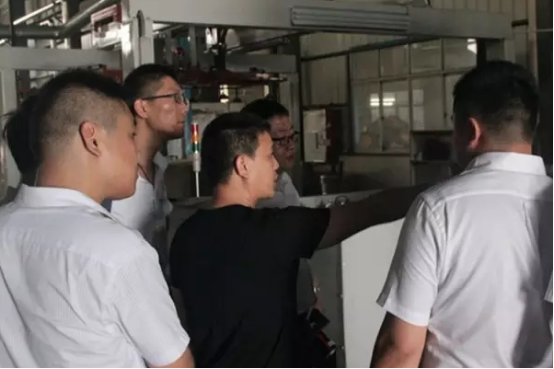 草莓视频污片家具