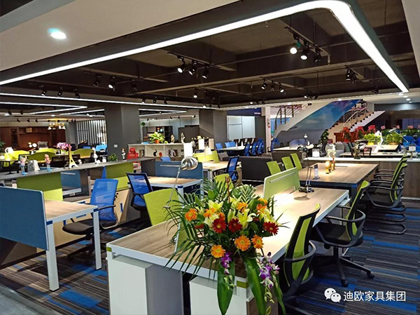 草莓视频污片奥特莱斯