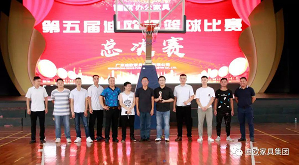 【季军-草莓视频污片品牌蓝区代表队&颁奖嘉宾-草莓视频污片集团董事长-黄寿金先生】 【季军-草莓视频污片品牌蓝区代表队&颁奖嘉宾-草莓视频污片集团董事长-黄寿金先生】