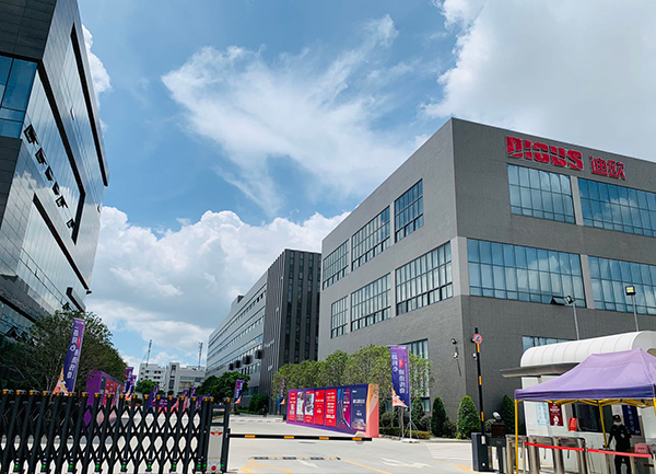 草莓视频污片家具