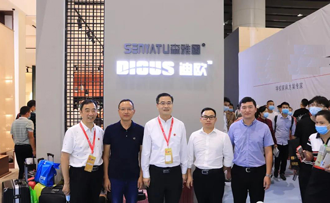 广东省家具协会王克会长、张承志秘书长莅临草莓视频污片展馆