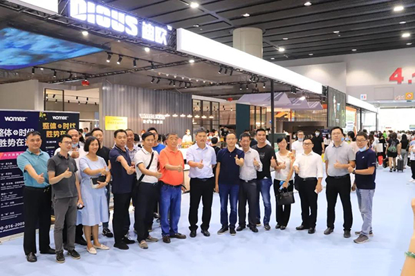 江门市新会区睦洲镇党委书记陈振平、镇长钟伟坚等领导一行