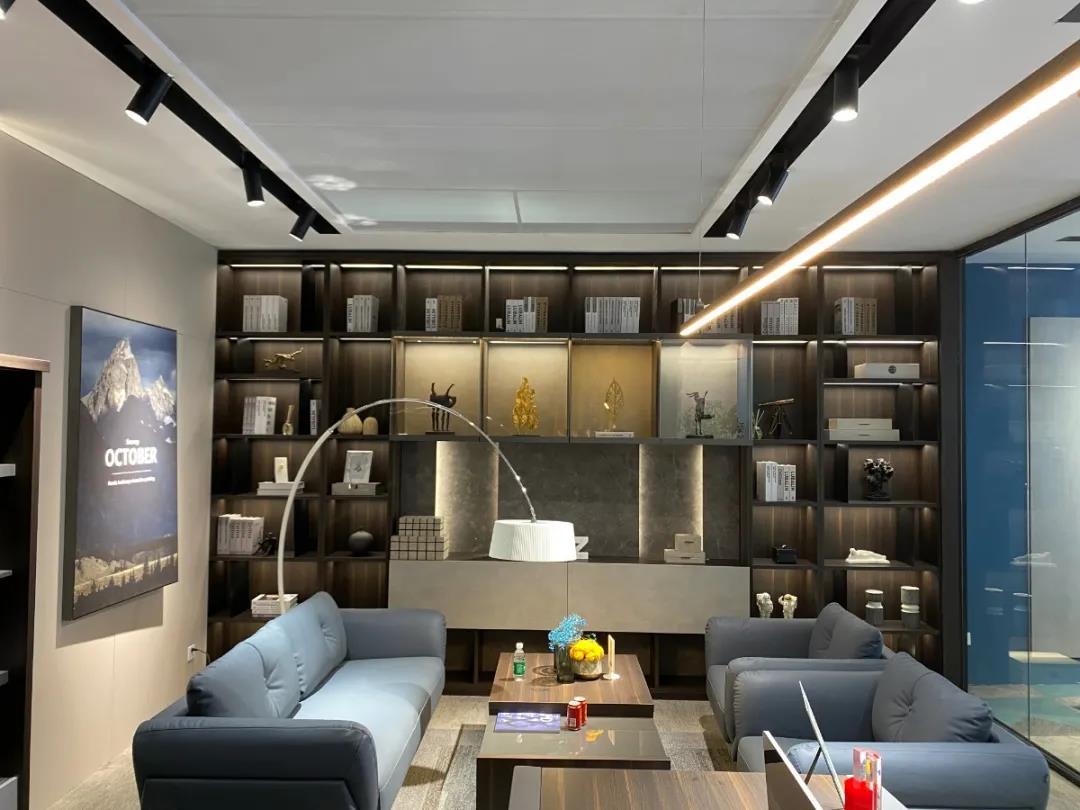 草莓视频污片展厅实拍