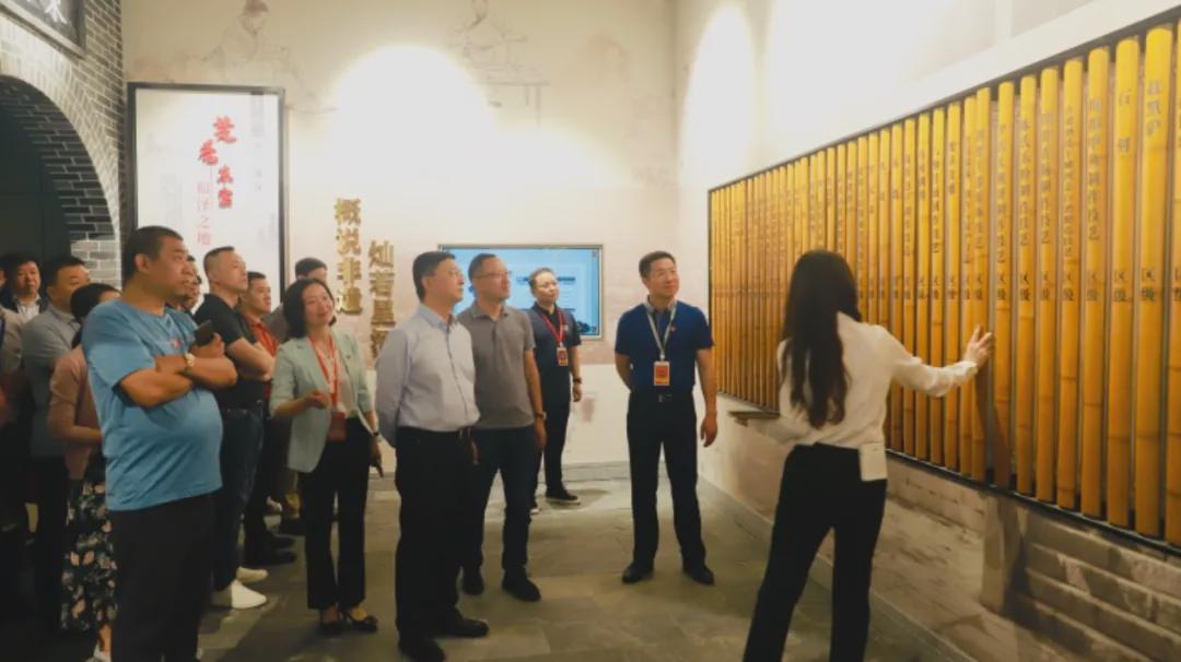 草莓视频污片家具集团有限公司董事长黄寿金受聘东宝招商大使 草莓视频污片家具集团有限公司董事长黄寿金受聘东宝招商大使