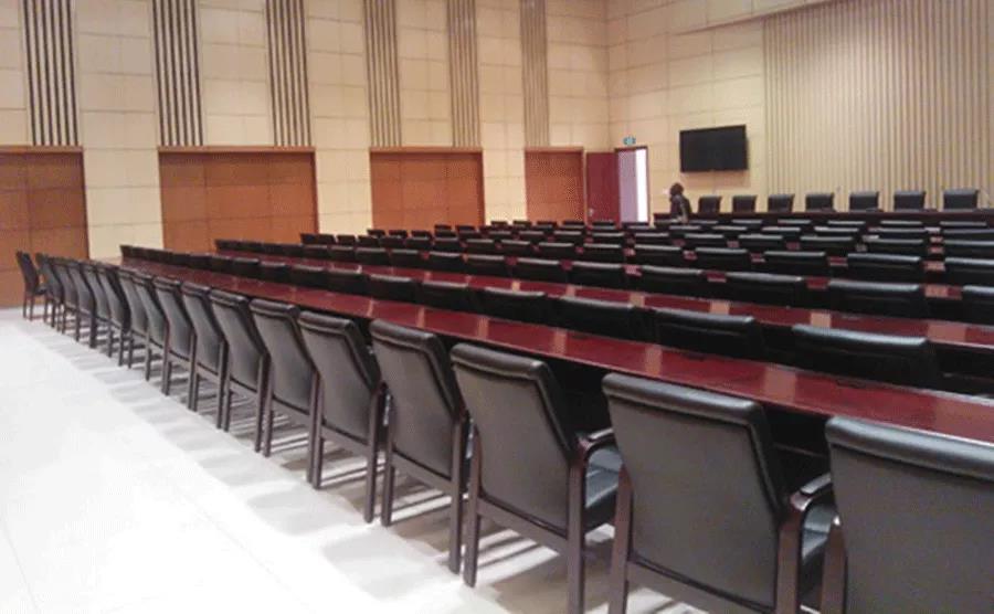 政府报告大厅—实木会议长条桌+皮质会议椅 政府报告大厅—实木会议长条桌+皮质会议椅