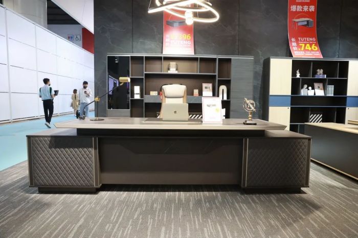 草莓视频污片家具集团展位