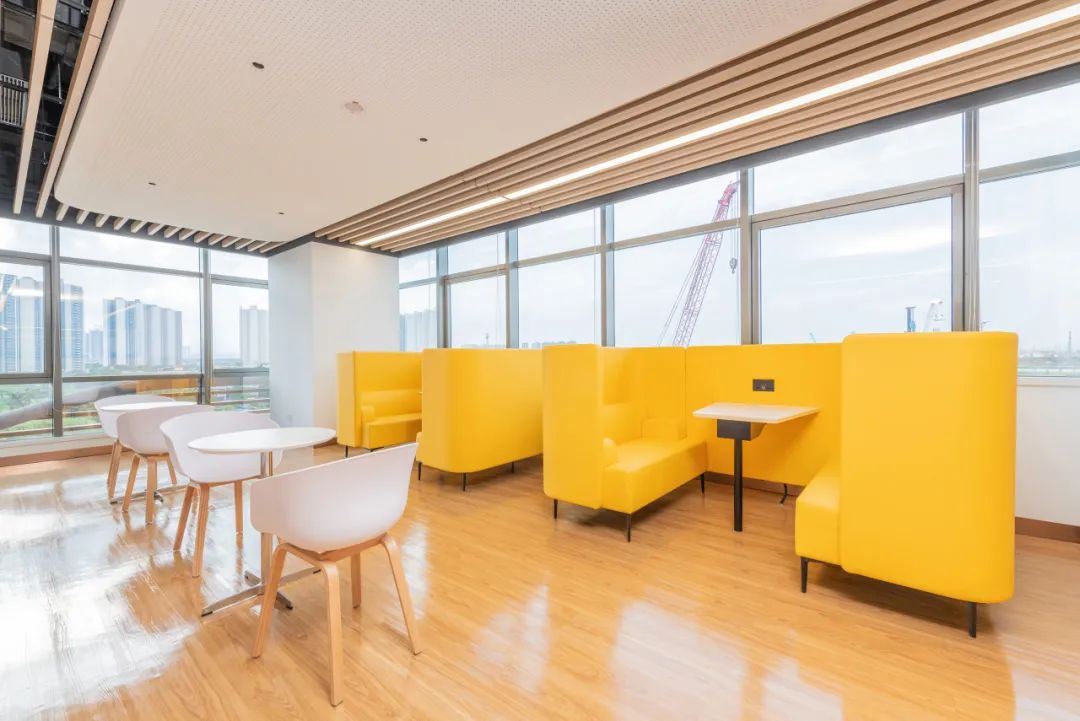 草莓视频污片办公家具