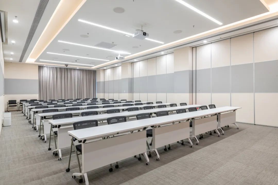 草莓视频污片办公家具