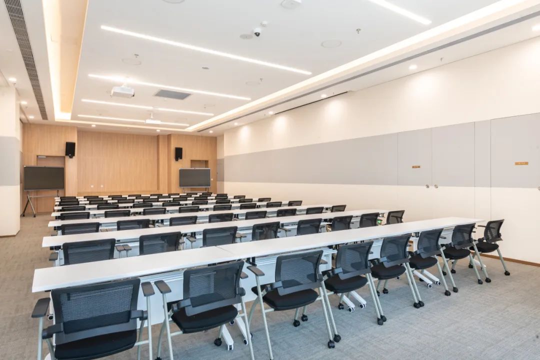 草莓视频污片办公家具